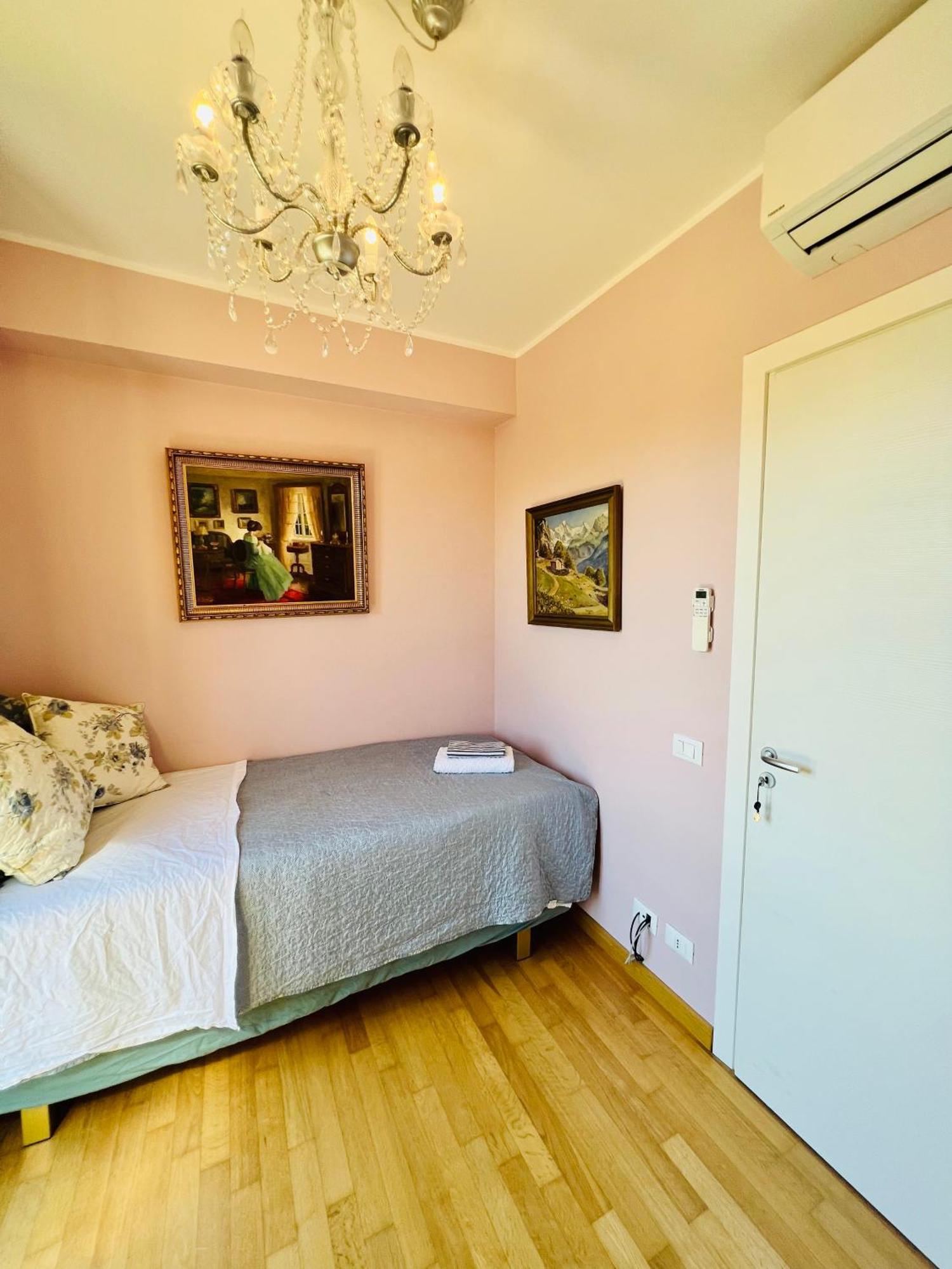 Esmaraldas House Of Love Terrasini Buitenkant foto